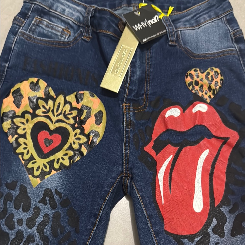 NWT - Denimland Jeans with Graphic Design - Size: Medium